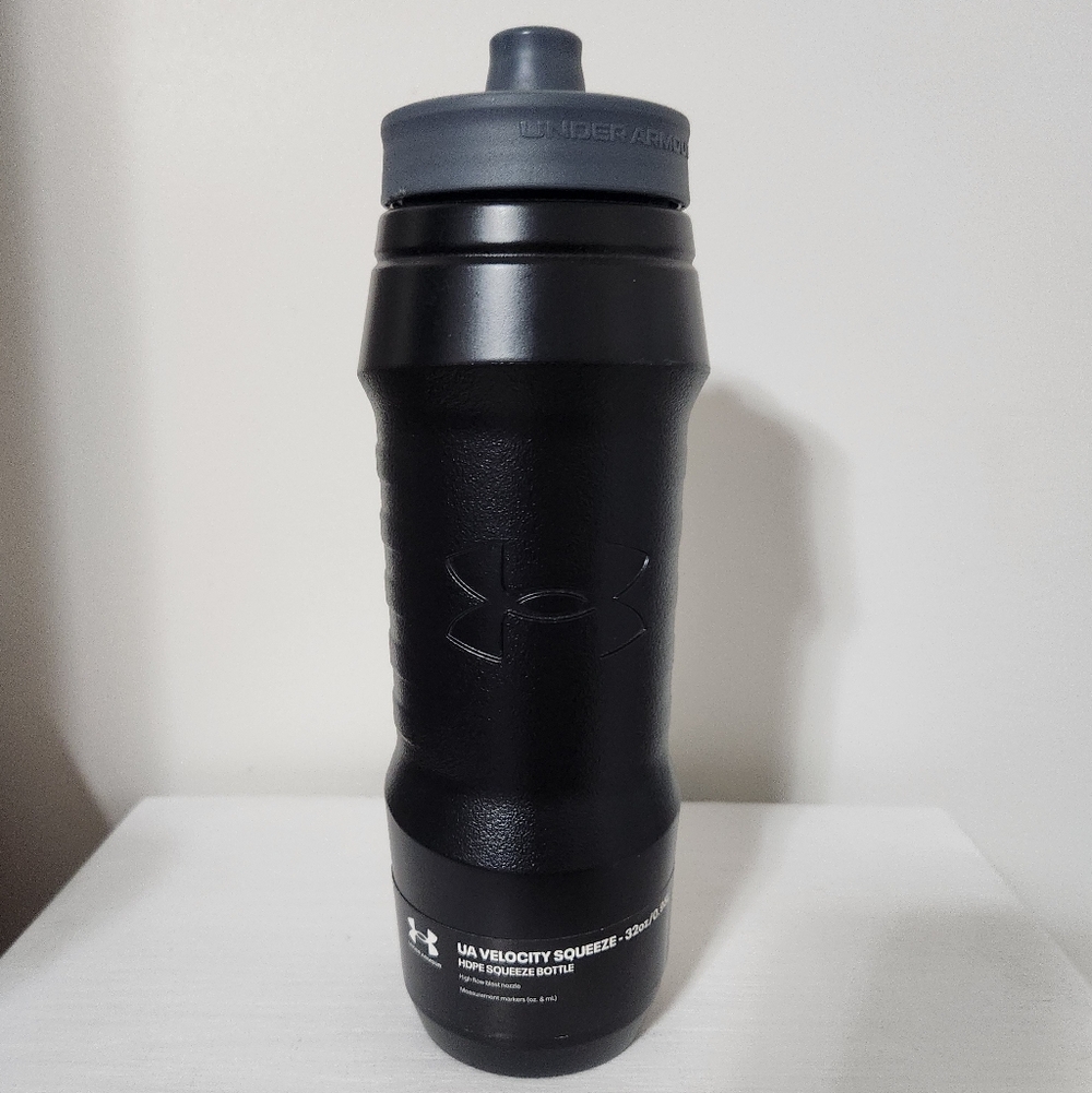 Under Armour Black Velocity Squeeze Water Bottle 32 Oz.